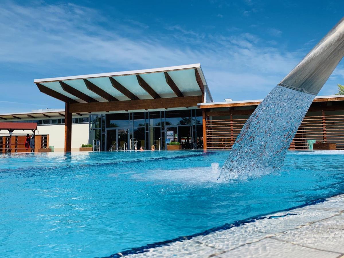 Barack Thermal Hotel And Spa Tiszakecske Exterior photo