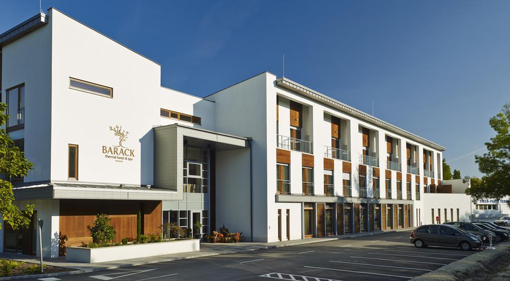Barack Thermal Hotel And Spa Tiszakecske Exterior photo